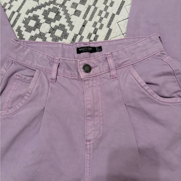 Nasty Gal pleated front High-Waisted taper jeans 4 - Picture 7 of 9